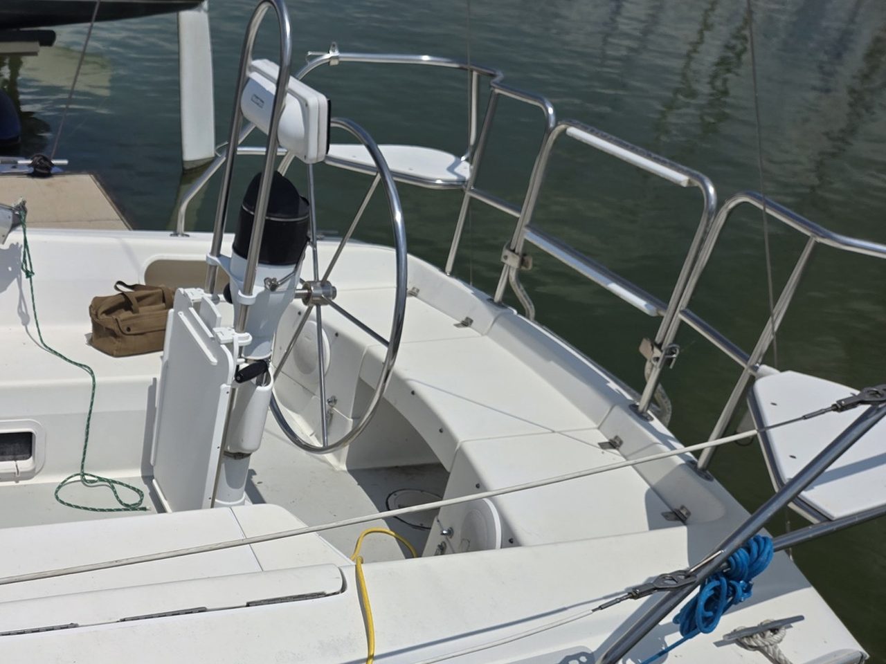 Swallow's wheel, pedestal and cockpit seats, looking aft to the pushpit